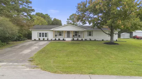 317 Edgewater Dr, Broadway, NC 27505 photo 2