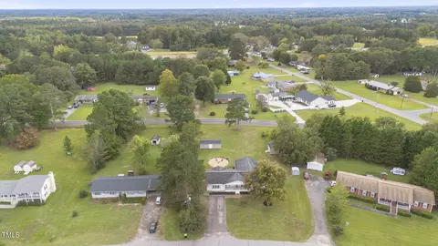317 Edgewater Dr, Broadway, NC 27505 photo 5
