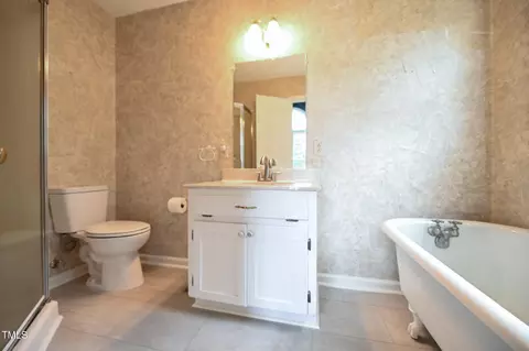 Bath - 313 William Dr, Benson, NC 27504 photo 2 of 5