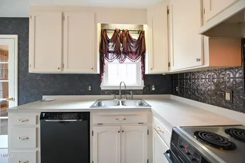 Kitchen - 313 William Dr, Benson, NC 27504 photo 5 of 5