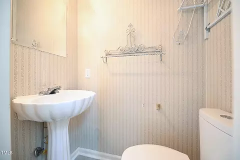 Bath - 313 William Dr, Benson, NC 27504 photo 1 of 5