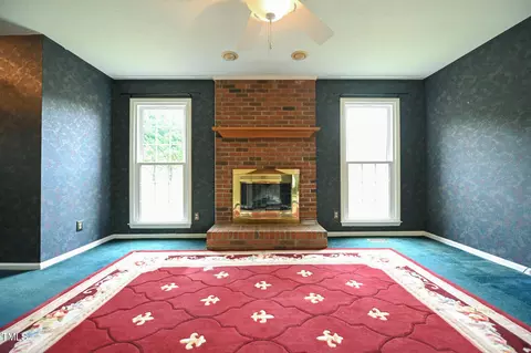 Living - 313 William Dr, Benson, NC 27504 photo 2 of 4