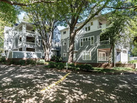 700 Bishops Park Dr #104, Raleigh, NC 27605
