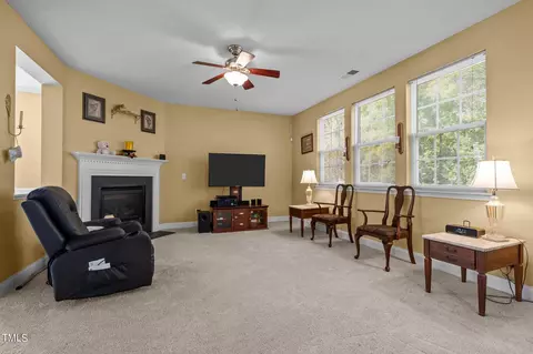 404 Ashburn Ln, Durham, NC 27703 photo 4