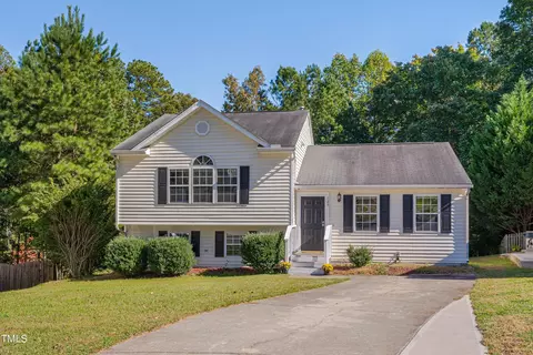 125 Aldeburgh Ct, Holly Springs, NC 27540
