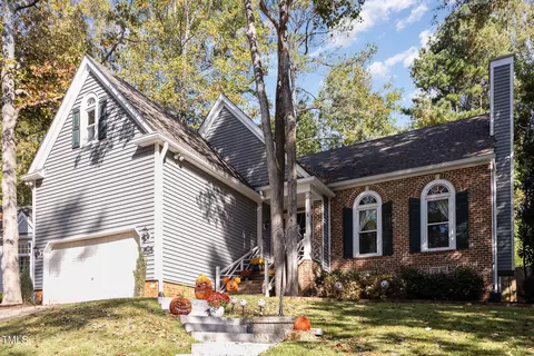 208 Kirkfield Dr, Cary, NC 27518