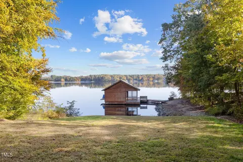 319 Deerfield Ln, Semora, NC 27343