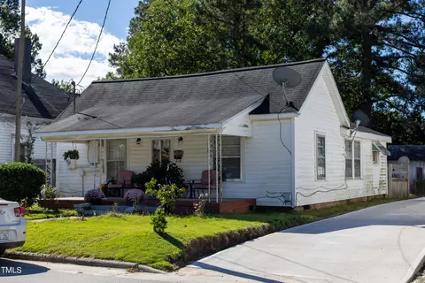 903 W Waddell St, Selma, NC 27576