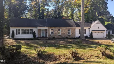223 Willowood Dr, Henderson, NC 27536