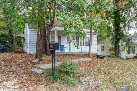 2007 Overlook Dr, Fayetteville, NC 28301