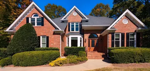5025 Sunset Fairways Dr, Holly Springs, NC 27540