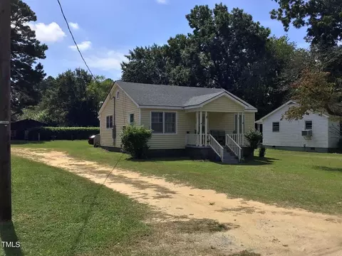 1011 Warren St, Clinton, NC 28328