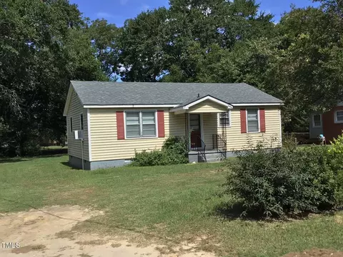 1006 Warren St, Clinton, NC 28328