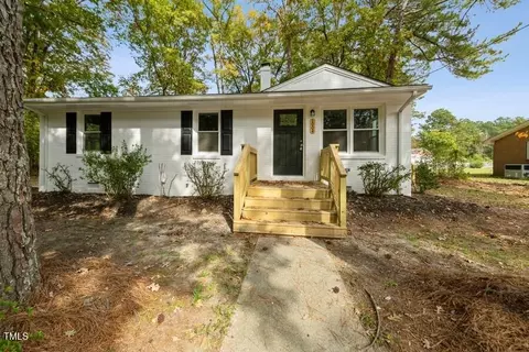 1004 Hertford St, Weldon, NC 27890