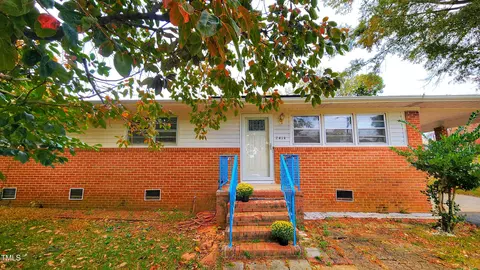 2414 Buckingham Rd, Burlington, NC 27217