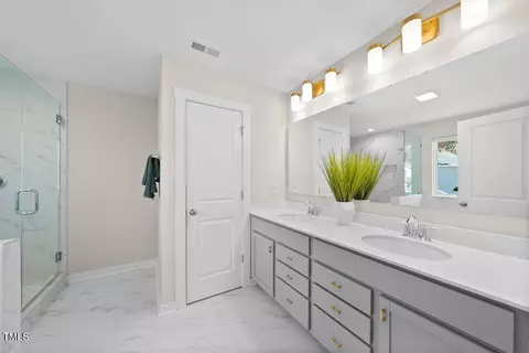 Bath - 5419 Beardsley Ct, Durham, NC 27712 photo 1 of 3