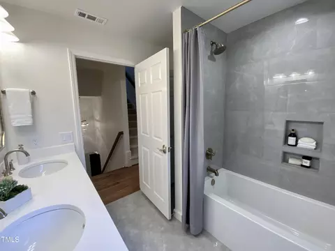 Bath - 3908 Northampton Rd, Durham, NC 27707 photo 6 of 10