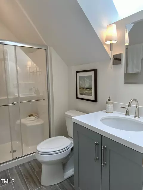 Bath - 3908 Northampton Rd, Durham, NC 27707 photo 9 of 10