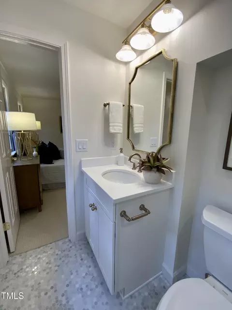 Bath - 3908 Northampton Rd, Durham, NC 27707 photo 8 of 10