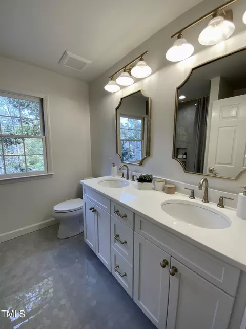 Bath - 3908 Northampton Rd, Durham, NC 27707 photo 5 of 10