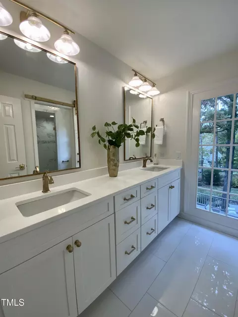 Bath - 3908 Northampton Rd, Durham, NC 27707 photo 2 of 10
