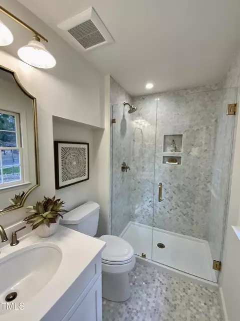 Bath - 3908 Northampton Rd, Durham, NC 27707 photo 7 of 10