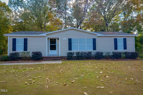 43 W Tryon Ct, Spring Lake, NC 28390