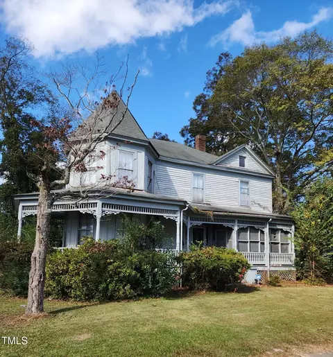 906 Roanoke St, Scotland Neck, NC 27874