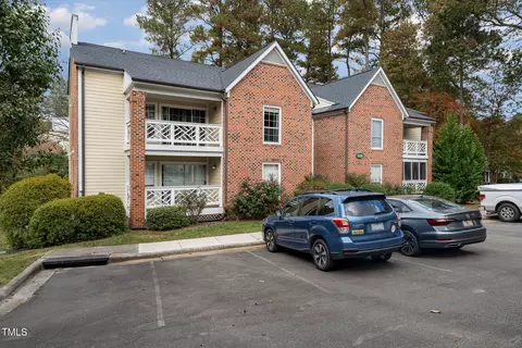 1006 Kingswood Dr #E, Chapel Hill, NC 27517
