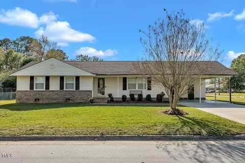 105 W Poppy St, Dunn, NC 28334