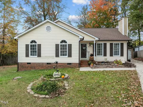 3201 Argyle Ln, Greensboro, NC 27406
