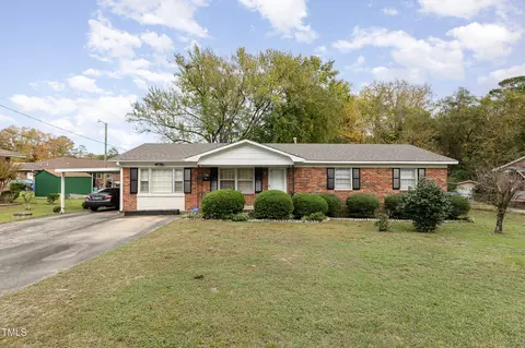 1530 Edgecombe Ave, Fayetteville, NC 28301