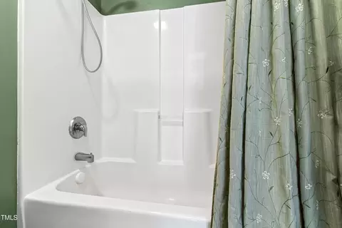 Bath - 5114 Paces Ferry Dr, Durham, NC 27712 photo 5 of 5
