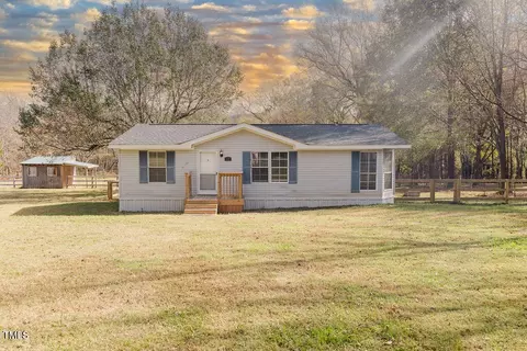 31 Dairy View Rd, Siler City, NC 27344