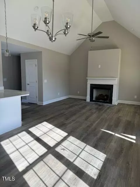 Living - 552 Rowan Rd, Clinton, NC 28328 photo 3 of 4