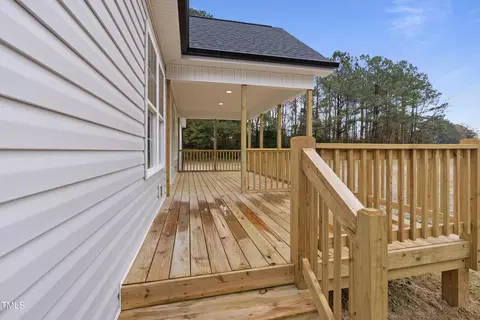 Exterior - 552 Rowan Rd, Clinton, NC 28328 photo 6 of 14