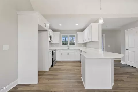 Kitchen - 552 Rowan Rd, Clinton, NC 28328 photo 6 of 8