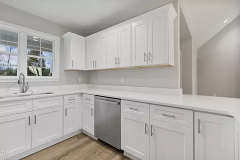 Kitchen - 552 Rowan Rd, Clinton, NC 28328 photo 5 of 8