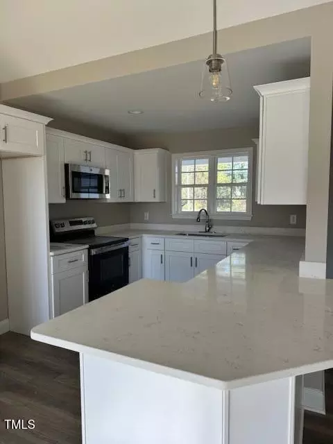 Kitchen - 552 Rowan Rd, Clinton, NC 28328 photo 7 of 8