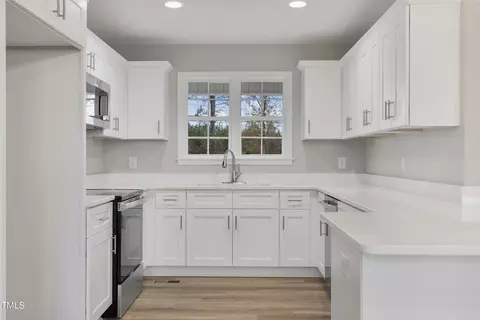 Kitchen - 552 Rowan Rd, Clinton, NC 28328 photo 2 of 8