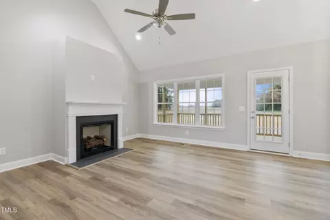 Living - 552 Rowan Rd, Clinton, NC 28328 photo 1 of 4