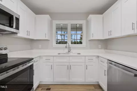 Kitchen - 552 Rowan Rd, Clinton, NC 28328 photo 3 of 8