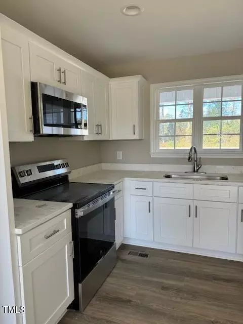 Kitchen - 552 Rowan Rd, Clinton, NC 28328 photo 8 of 8