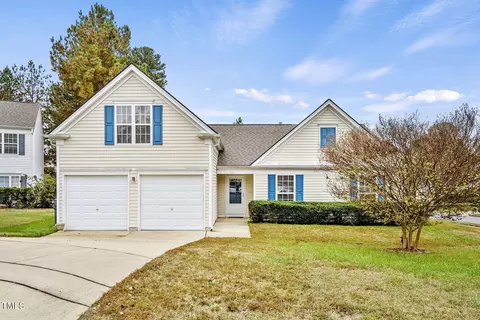 100 Seagroves Ct, Apex, NC 27502
