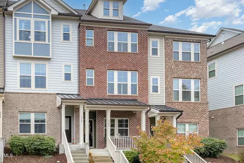520 Village Loop Dr, Apex, NC 27502