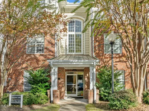 1611 Providence Glen Dr, Chapel Hill, NC 27514