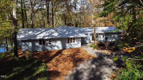 6821 Candlewood Dr, Raleigh, NC 27612