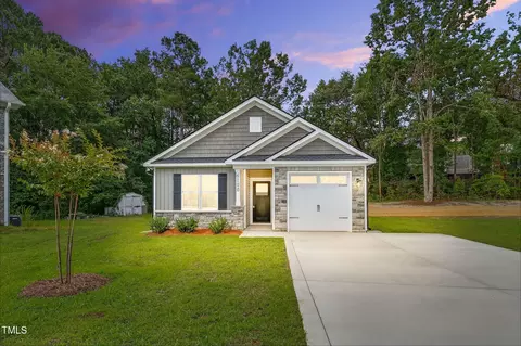 6100 Garden Ct, Fayetteville, NC 28311