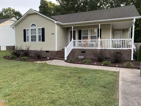 302 Southland Dr, Zebulon, NC 27597