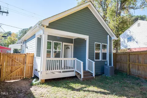 Exterior - 831 Ridgeway Ave, Durham, NC 27701 photo 2 of 3
